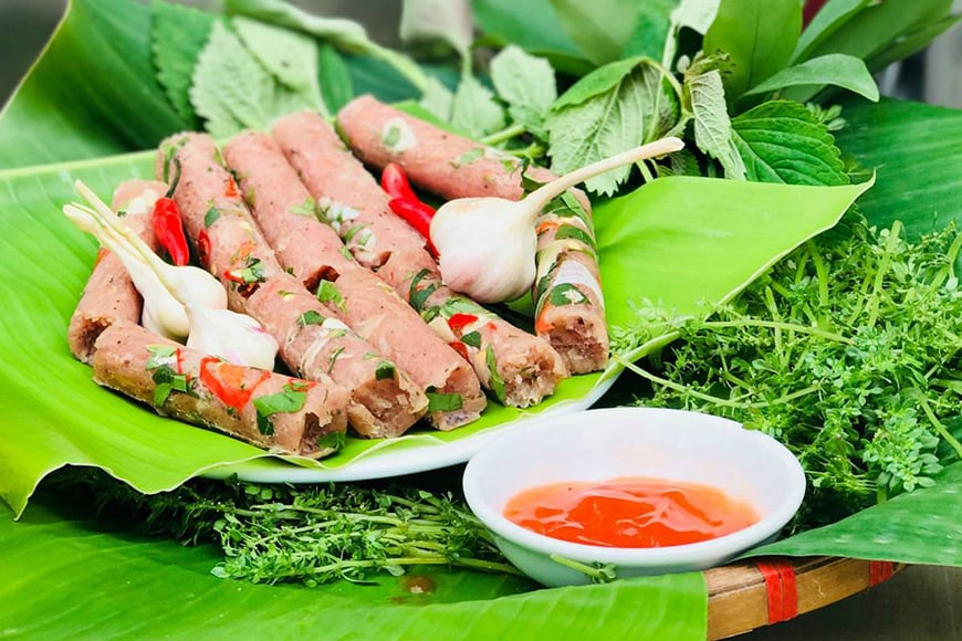 Nem chua (Rouleau de porc fermenté vietnamien) spécialité de Thanh Hoa