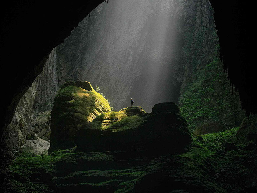 Vous vous sentirez certainement extrêmement surpris et impressionné par le monde mystérieux, fascinant et séduisant situé à l''intérieur de la grotte.