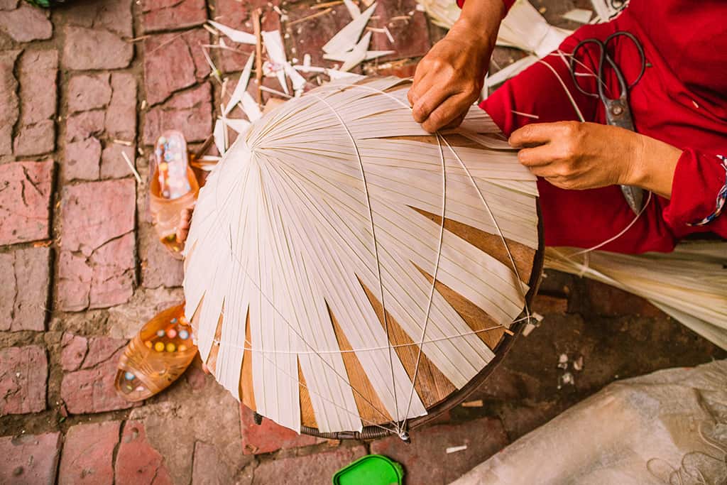 Procédure de fabrication des chapeaux coniques du village de Chuong