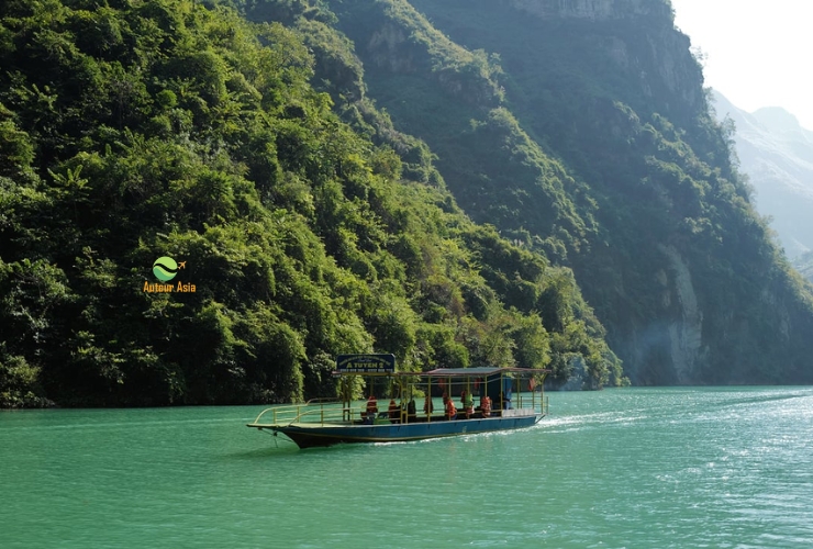 Expérience inoubliable: Faire du bateau sur la rivière Nho Que à Ha Giang