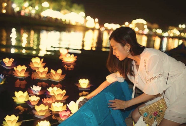 Rivière des Parfums illuminée: Lâcher de lanternes et sérénité à Hue