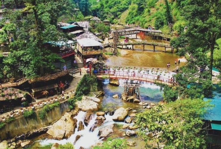 Maisons en bois et rizières du village de Cat Cat, Sapa