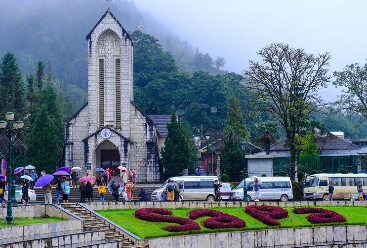 Église en pierre à Sapa – monument incontournable lors d’un voyage à Sapa
