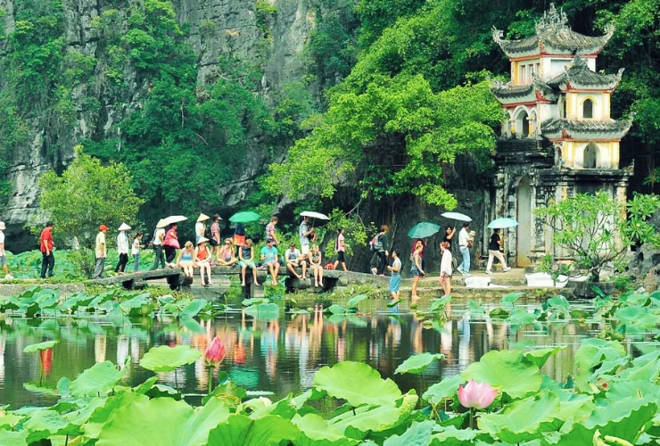 Visite de la pagode de Bich Dong – Un temple suspendu entre ciel et montagne