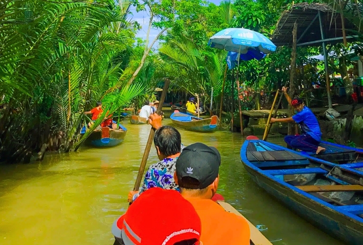 Sampan dans les canaux de Ben Tre - Nature et sérénité