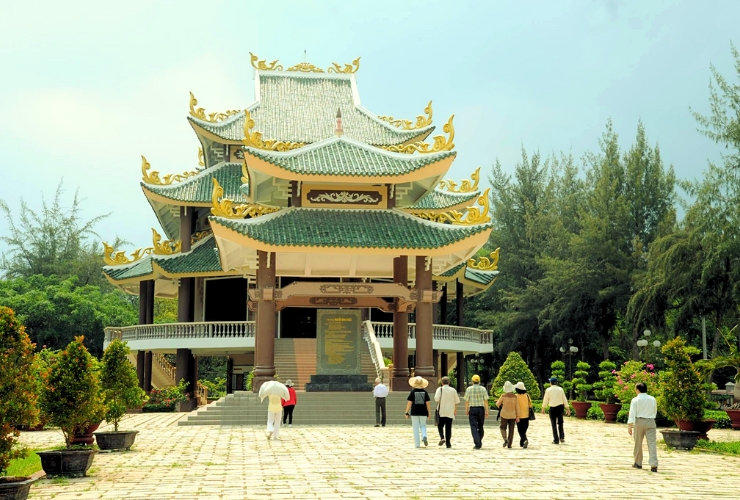 Vue emblématique du mémorial Nguyen Dinh Chieu, entre mémoire et culture locale