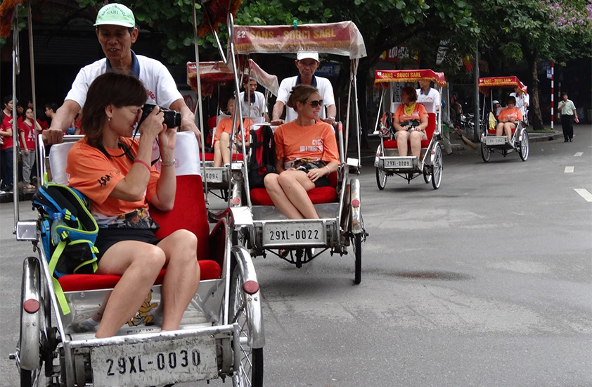 Balade en cyclo-pousse dans les quartiers d''Hanoi