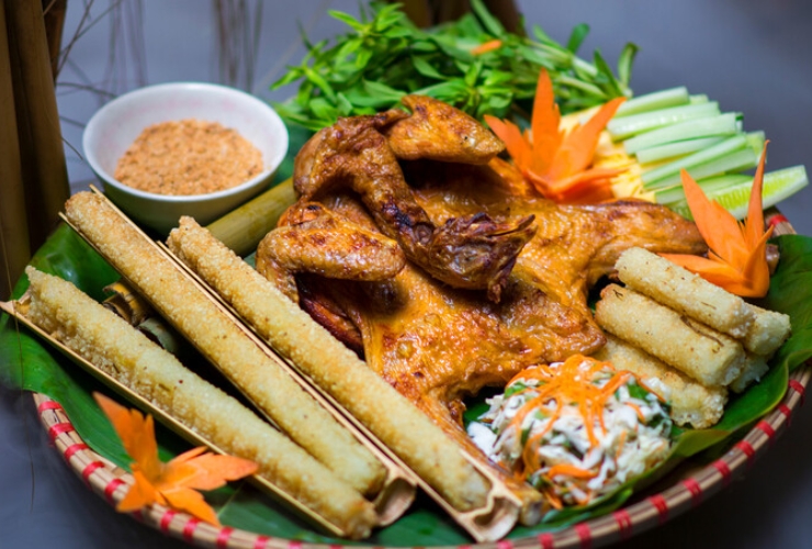 Harmonie des saveurs: Le cơm lam et poulet grillé dans la culture du peuple Ede