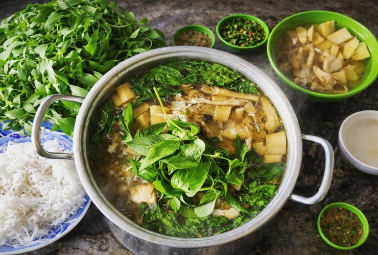 Explorer la diversité des saveurs à travers le lẩu lá rừng
