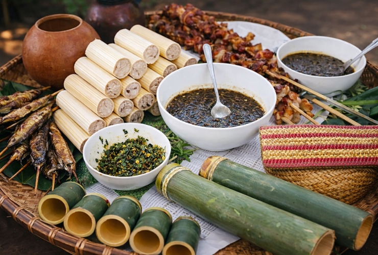 Partager le canh thụt et les saveurs authentiques de la cuisine Ede