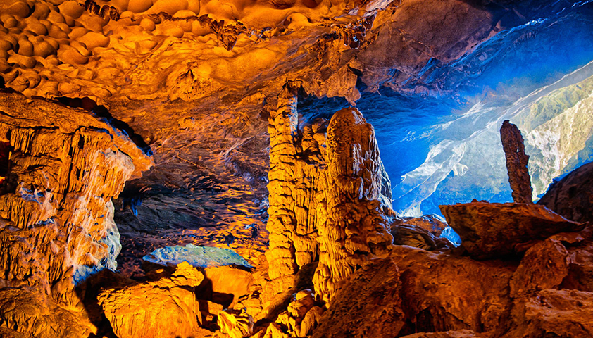 La grotte de la Surprise baie d''Halong