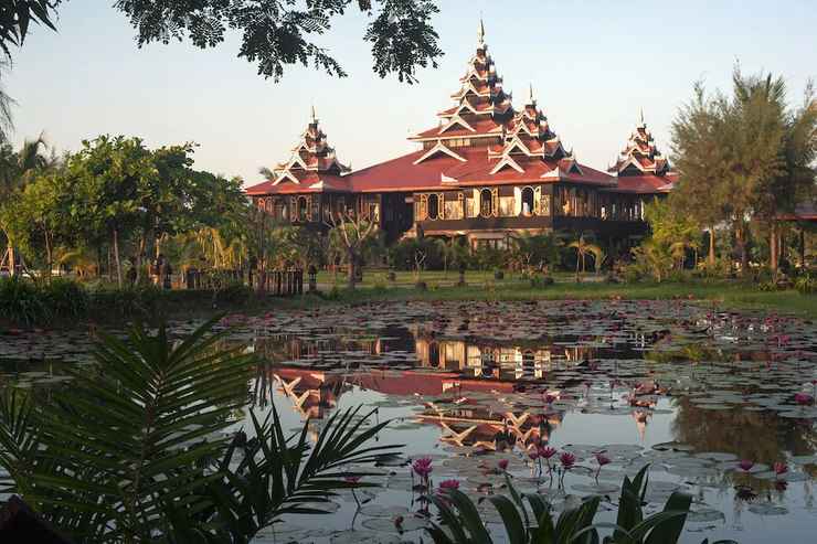Mrauk U Princesse est construit selon une architecture ancienne, entouré d''un grand lac de lotus.