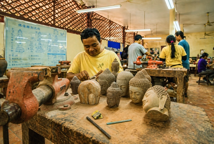 Immersion dans les ateliers d’artisans à Artisans Angkor