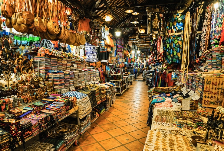 Flânerie au Marché Phsar Chas entre produits et saveurs locales