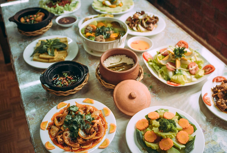 Un repas complet et nutritif au restaurant Huong Viet