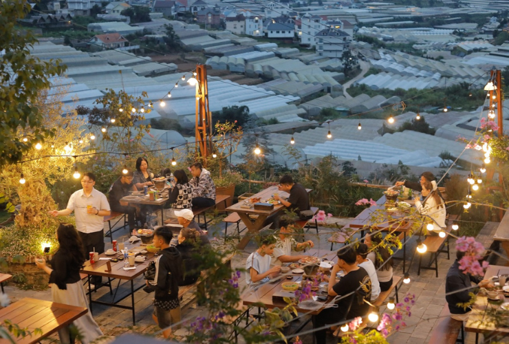 Tui Mo To Garden restaurant vous propose un repas chaleureux au cœur du climat frais de Dalat