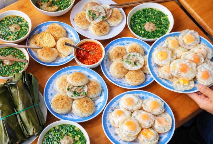 Déguster le bánh căn, spécialité incontournable de Dalat