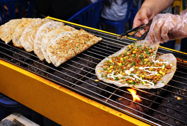 Bánh tráng nướng de Dalat, une des meilleures spécialités à déguster le soir