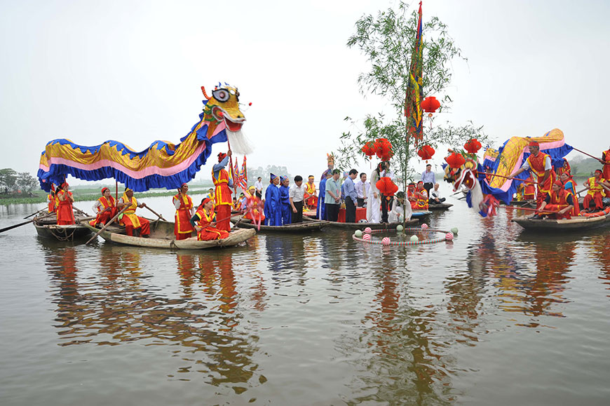 Différentes activités sont organisées à la fête traditionnelle de l''ancienne capitale de Hoa Lu