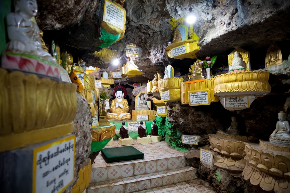Exploration de la grotte de Bouddha