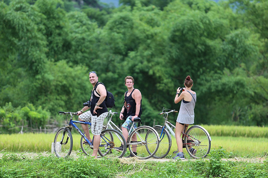 Balade à vélo pour explorer la nature aux alentours de Mai Chau Ecolodge 