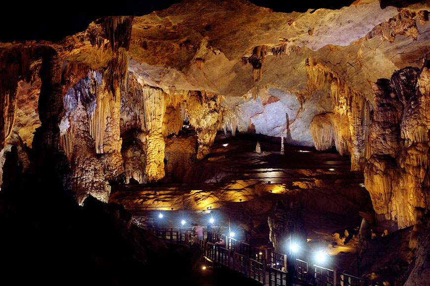 Grotte de Thien Huong à Tam Coc