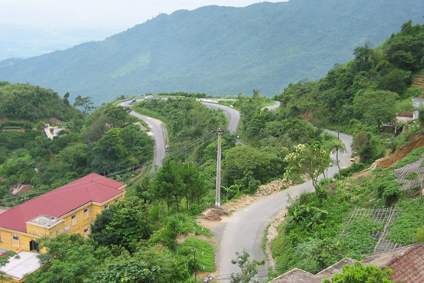 La route menant au bourg de Tam Dao