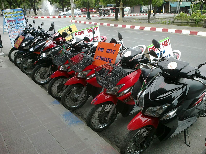 La moto est le meilleur moyen de se déplacer à Da Nang car il est bon marché et proactif.