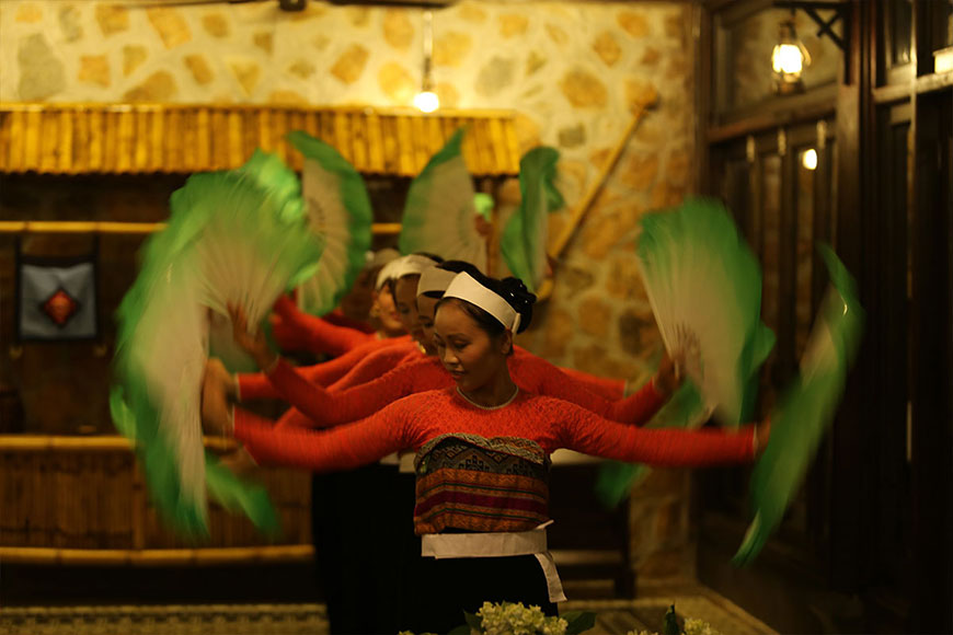 Observation des spectacles de danse thaïlandaise traditionnelle à Mai Chau Ecolodge
