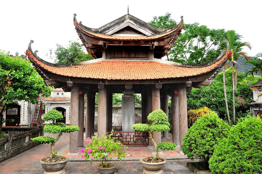 Le pilier en pierre de la pagode de Nhat Tru est considéré comme trésor national