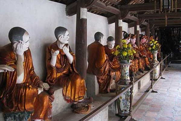 Les statues de la pagode Tay Phuong