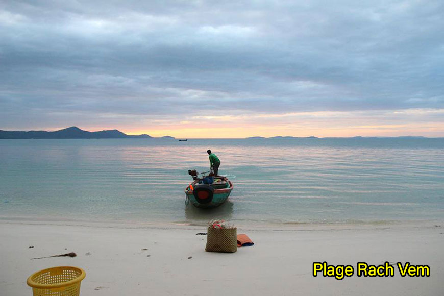 Les gens du village de pêcheurs de Rach Vem partent en mer