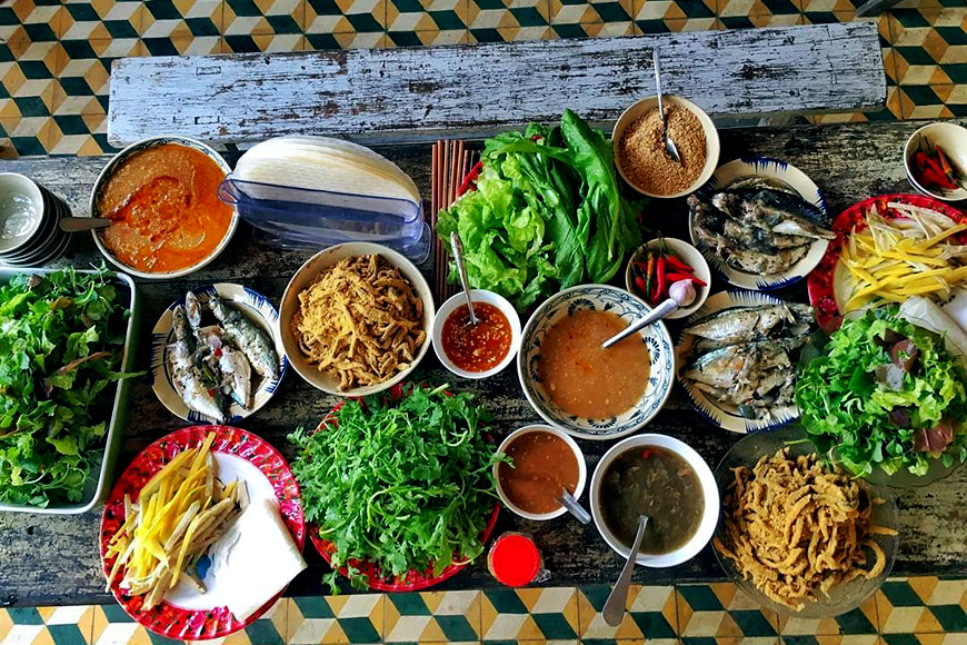 Ingrédients complets pour la salade de poisson Nam O