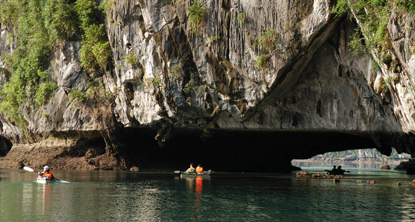 Ne pas manquer la grotte de Luon dans votre Voyage nouvelle frontière à la baie d'Halong