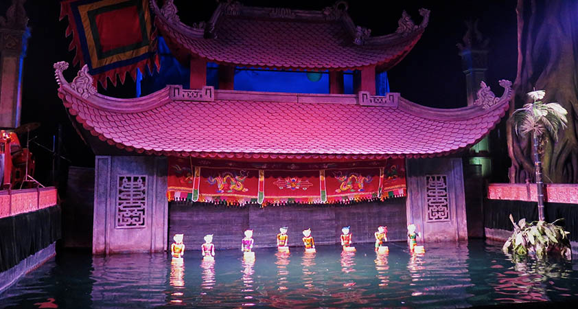 ​  Ce Voyage Vietnam autrement commence par un Spectacle de Marionnettes sur l'eau  ​