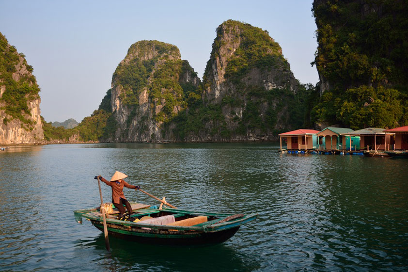 La baie d'Halong - un Patrimoine mondial de l'UNESCO à visiter dans le Circuit Vietnam 14 jours