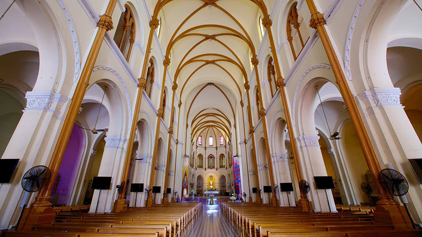 L'intérieur de la Cathédrale Notre-Dame