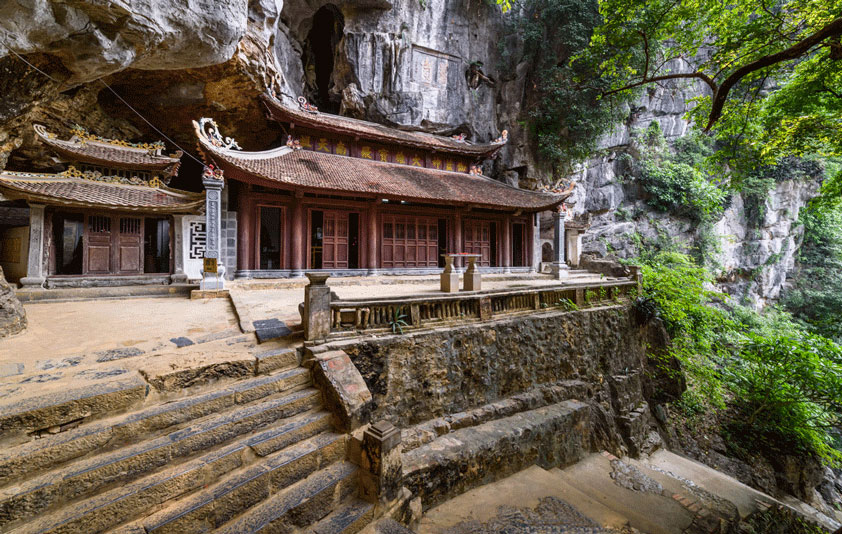 La monastère dans la grotte de perle