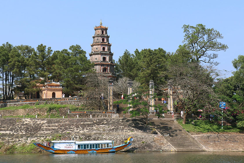 La pagode Thien Mu au bord de la rivière des Parfums