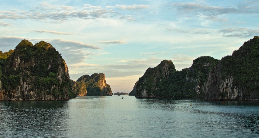Les îlots dans la baie d'Halong