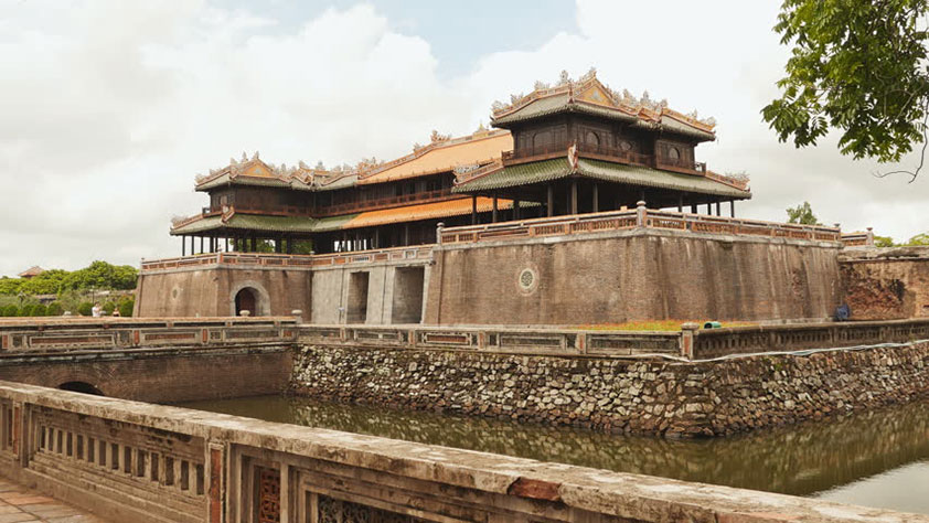 La porte Midi de la Citadelle impériale Hué