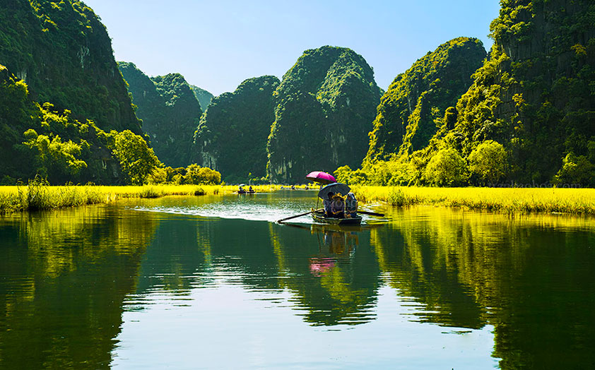 Croisière en sampan à rame à travers la rivière Ngo Dong - l'activité à ne pas manquer dans le Voyage Vietnam 12 jours