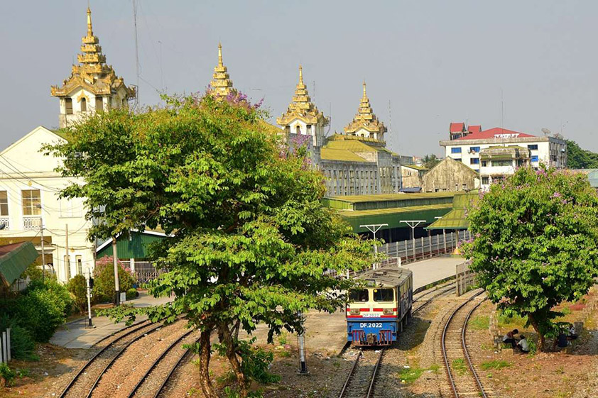 Train circulaire à Yangon