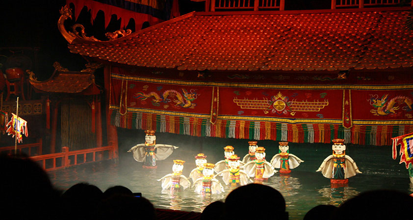 Le Spectacle de Marionnettes sur l'eau commence votre Circuit Vietnam 13 jours
