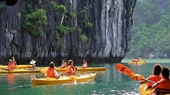 Kayaker autour de la baie Lan Ha