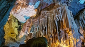 La grotte Thien Cung ou la Grotte du palais céleste